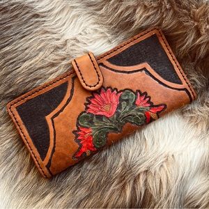 VINTAGE HAND TULED LEATHER WALLET